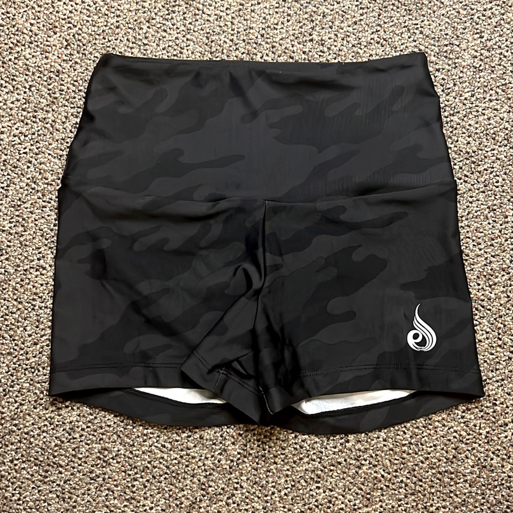 Ryderwear scrunch bum spandex shorts, xs black camo